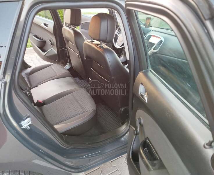 Opel Astra J 