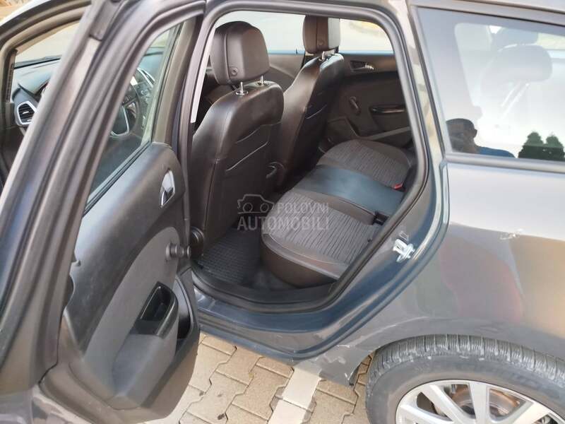 Opel Astra J 