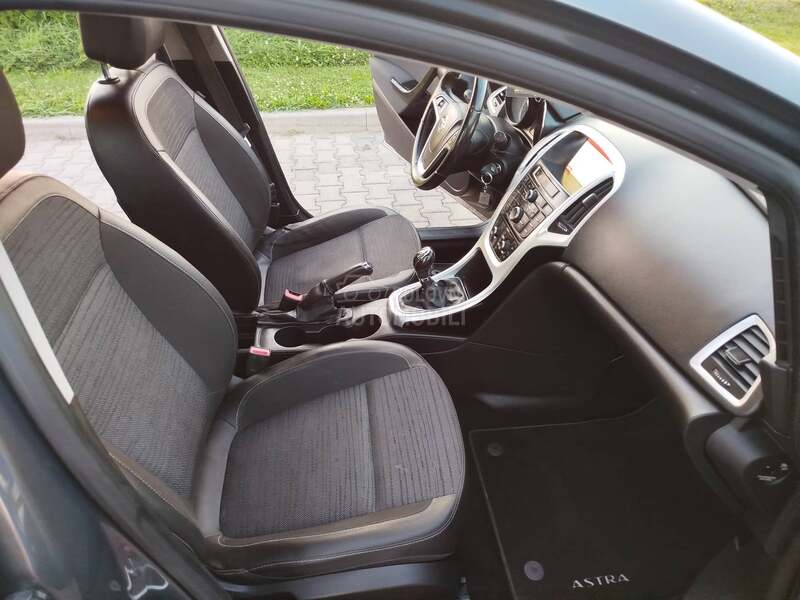 Opel Astra J 