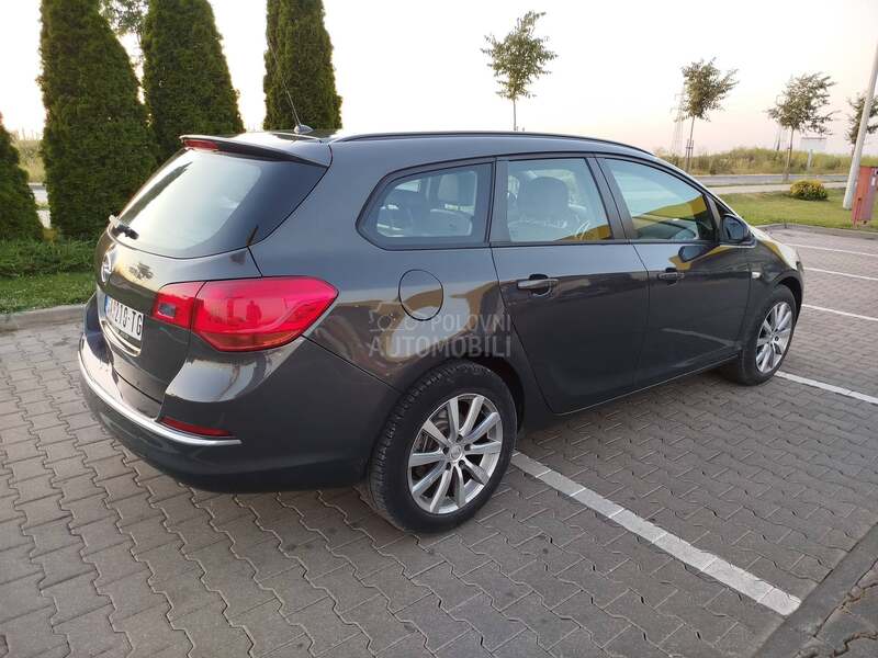 Opel Astra J 