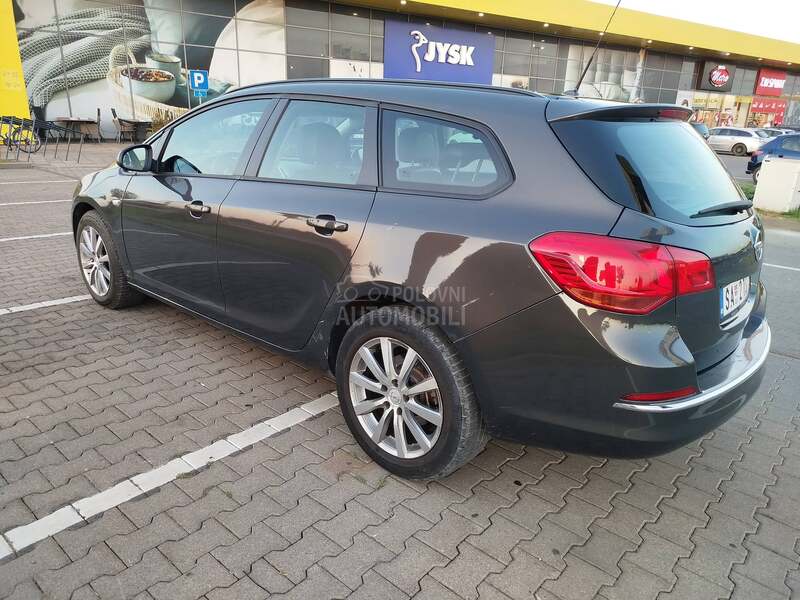 Opel Astra J 