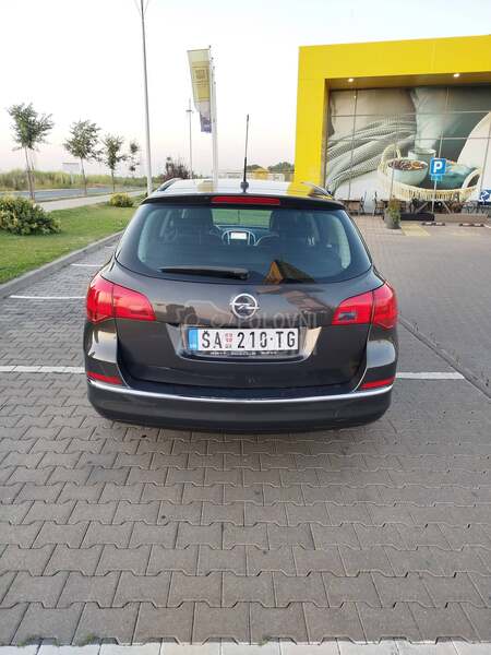 Opel Astra J 