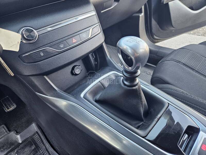 Peugeot 308 F U L L  133HK