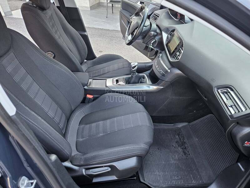 Peugeot 308 F U L L  133HK
