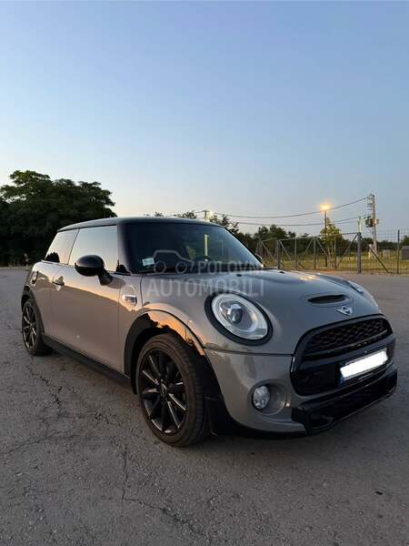 MINI Cooper S virtuelna tabla