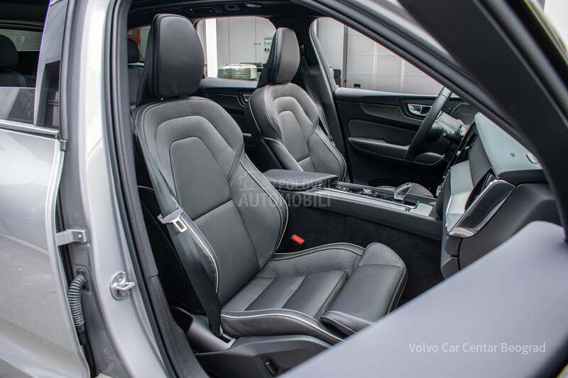 Volvo XC60 B4 D AWD Plus Dark