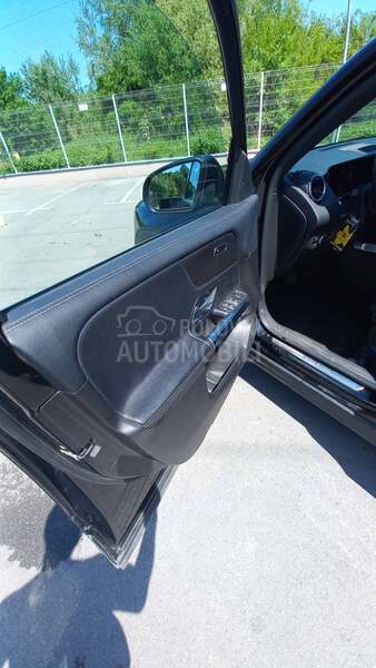 Mercedes Benz GLB 200 