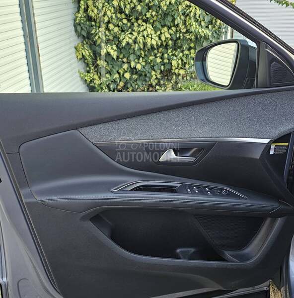 Peugeot 5008 Crossway