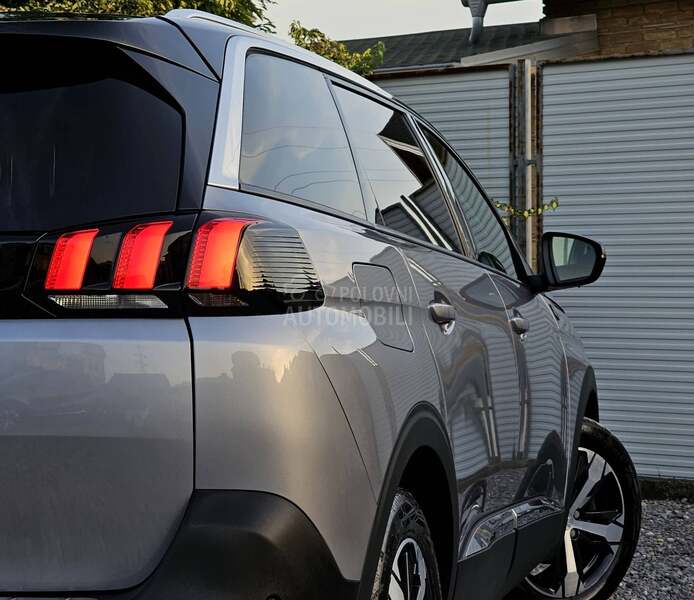 Peugeot 5008 Crossway