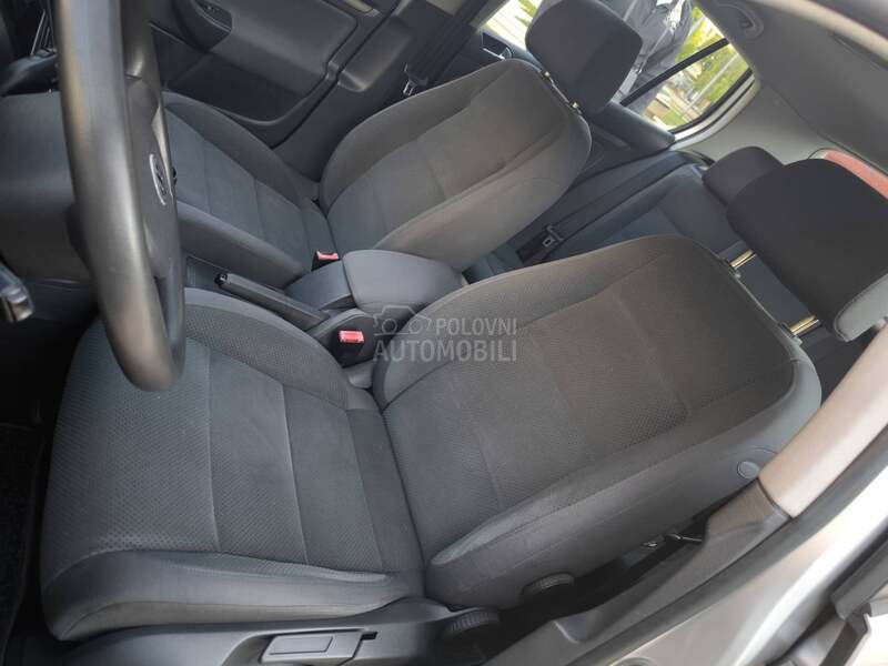 Volkswagen Golf 5 1.6 f.s.i 116.k.s