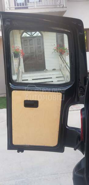 Volkswagen Transporter T5 čitaj opis