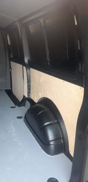 Volkswagen Transporter T5 čitaj opis
