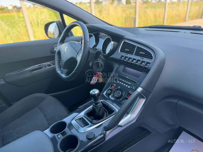 Peugeot 3008 1.6 HDI // ALLURE