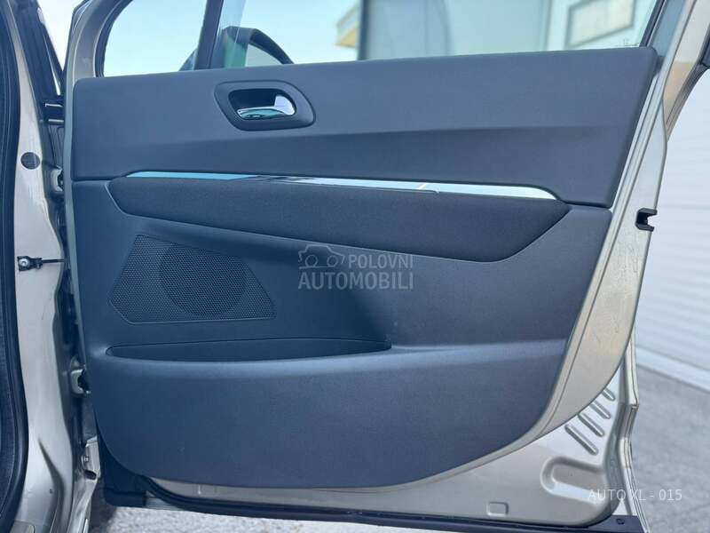 Peugeot 3008 1.6 HDI // ALLURE