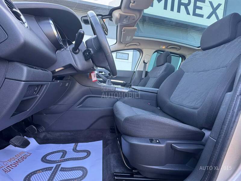 Peugeot 3008 1.6 HDI // ALLURE