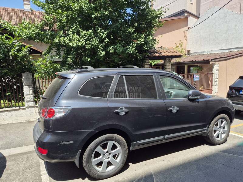 Hyundai Santa Fe Rezervisan
