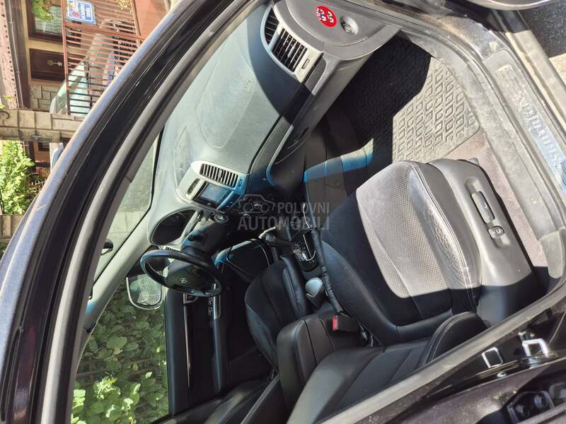 Hyundai Santa Fe Rezervisan