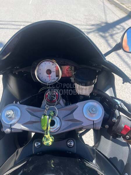 Kawasaki zx6R i f10