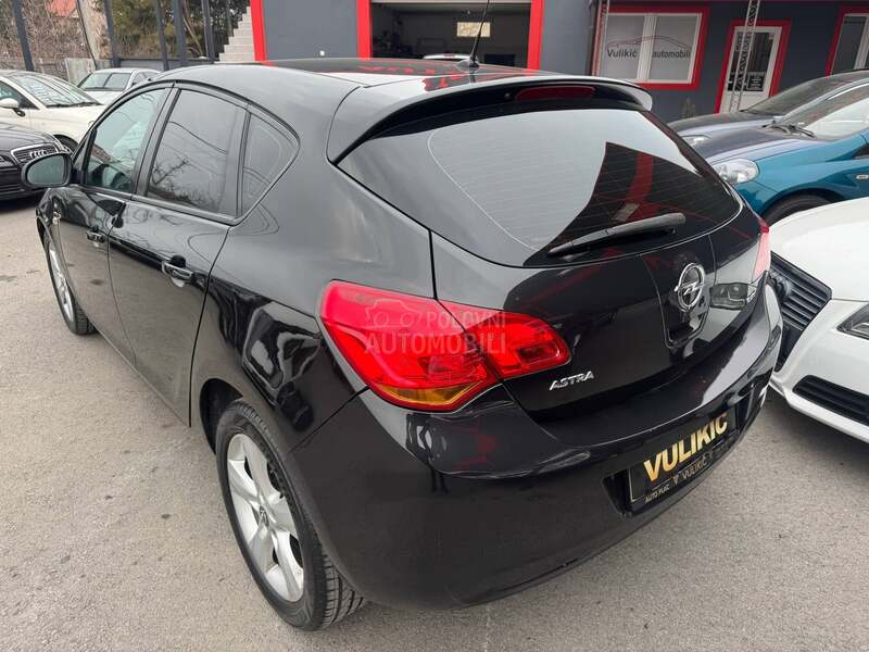 Opel Astra J RATA 148e BEZ UCESCA