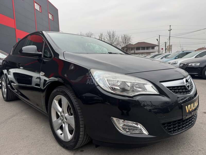 Opel Astra J RATA 148e BEZ UCESCA