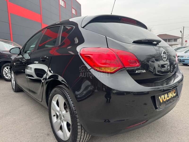 Opel Astra J RATA 148e BEZ UCESCA