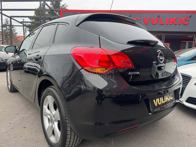 Opel Astra J RATA 148e BEZ UCESCA
