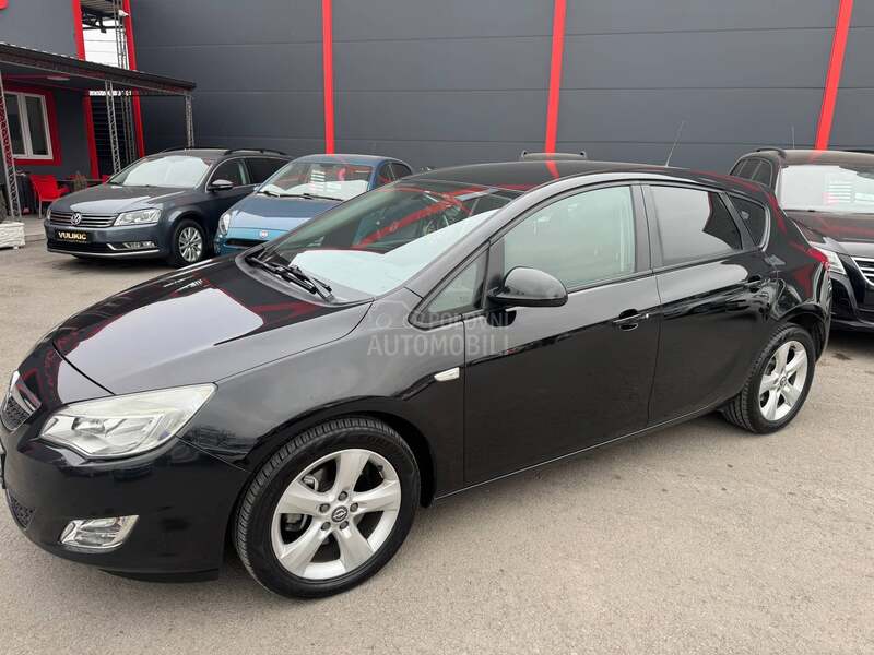 Opel Astra J RATA 148e BEZ UCESCA