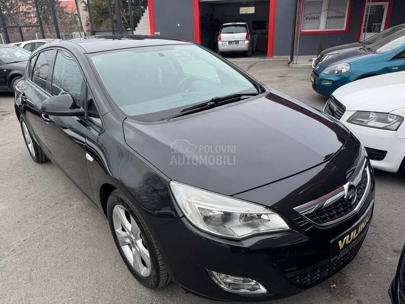 Opel Astra J RATA 148e BEZ UCESCA