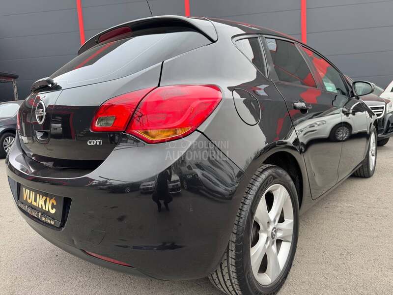 Opel Astra J RATA 148e BEZ UCESCA