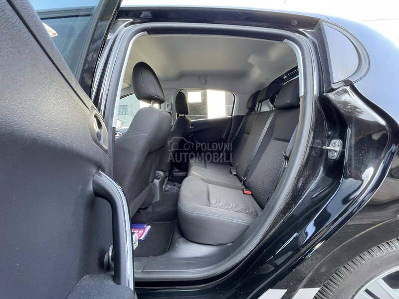 Peugeot 208 1.2 B