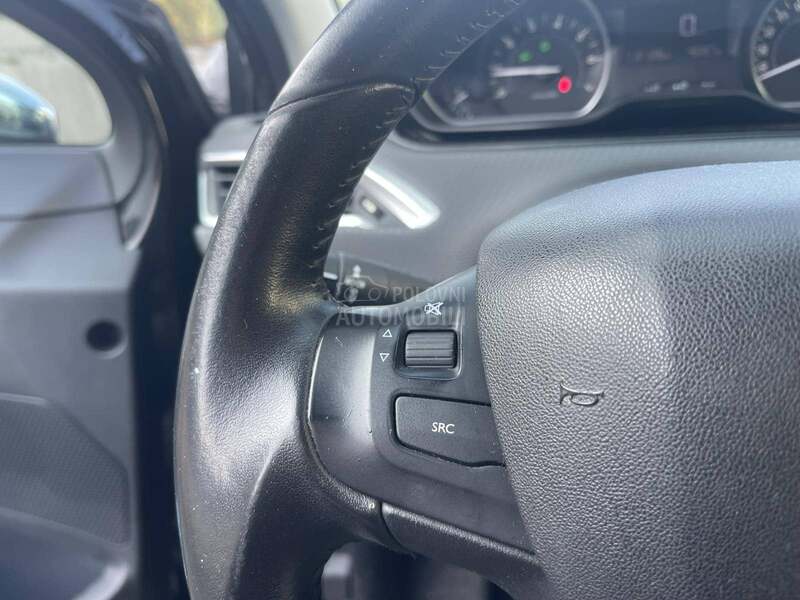 Peugeot 208 1.2 B