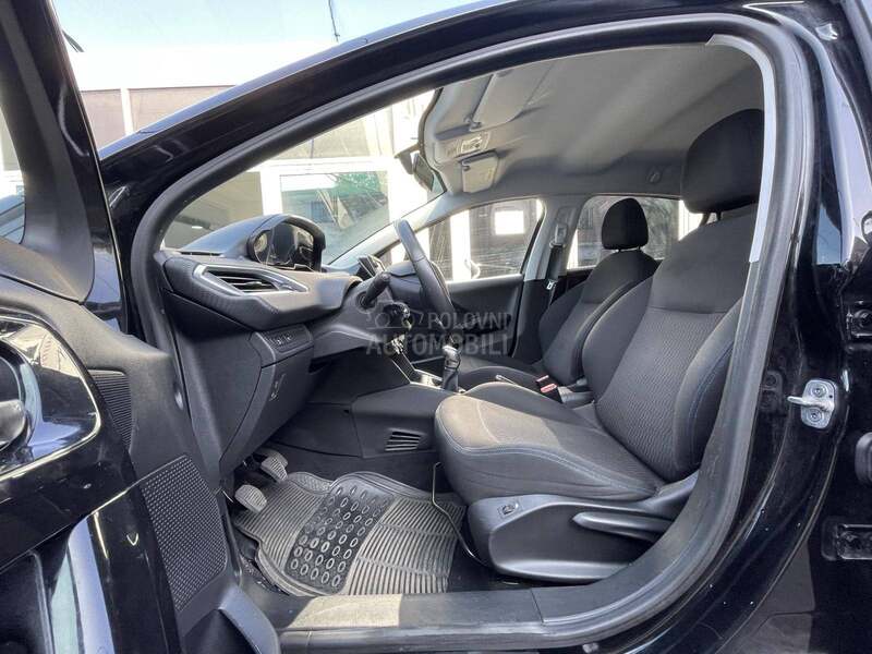 Peugeot 208 1.2 B