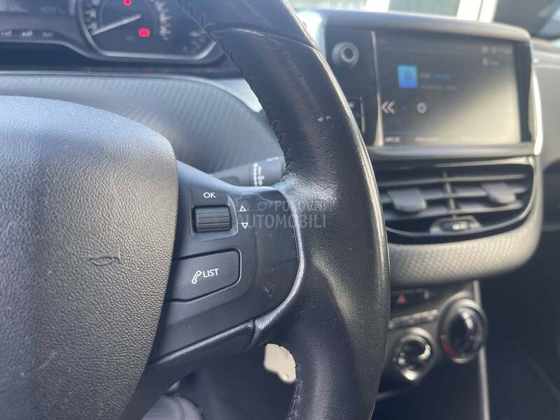 Peugeot 208 1.2 B