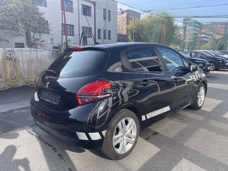 Peugeot 208 1.2 B