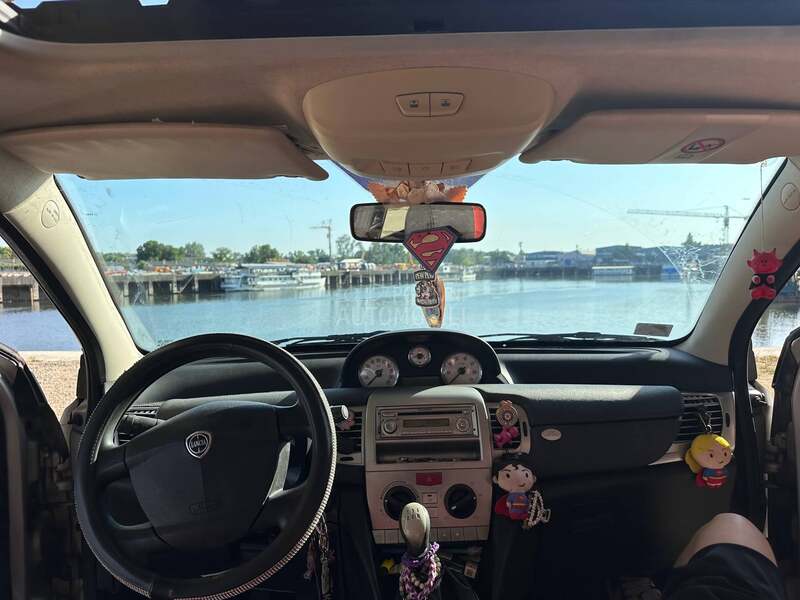Lancia Ypsilon 