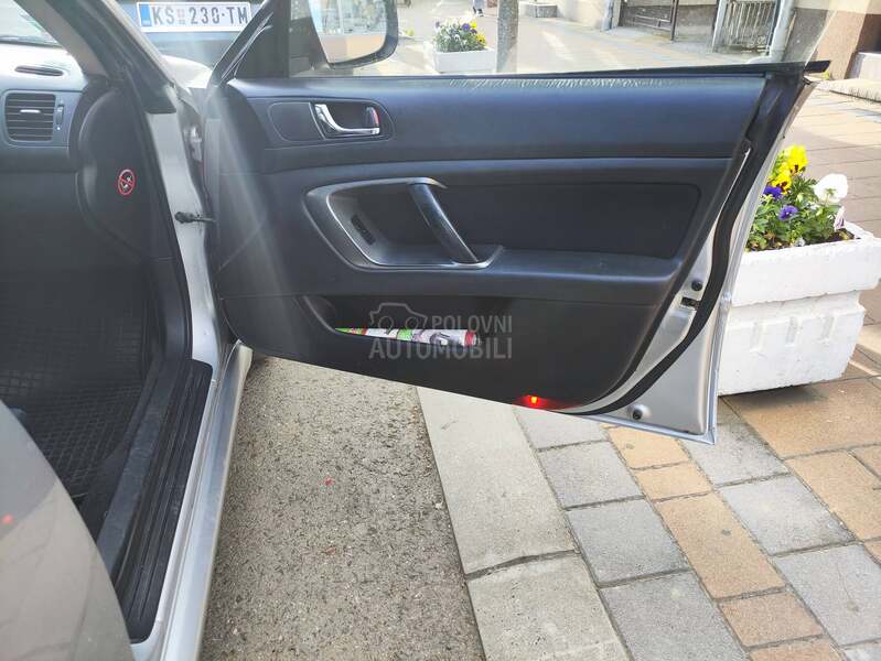 Subaru Legacy R