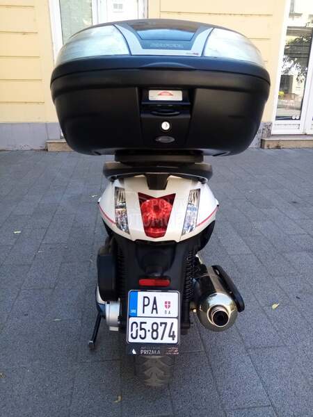 Peugeot Geopolis 400