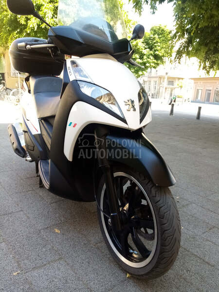 Peugeot Geopolis 400