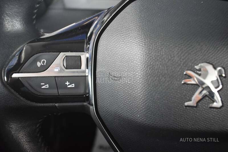 Peugeot 2008 1.2 Allure MT