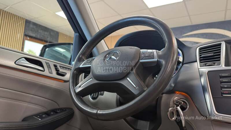 Mercedes Benz ML 350 //3.0d//PANO//SALON