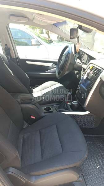 Mercedes Benz B 180 