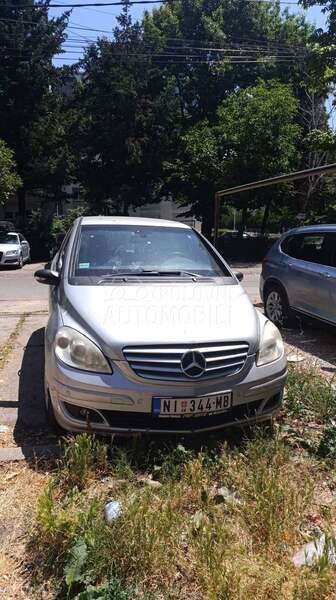 Mercedes Benz B 180 