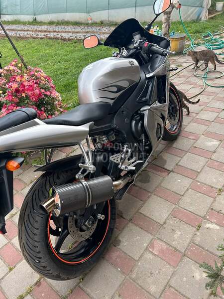 Yamaha R6