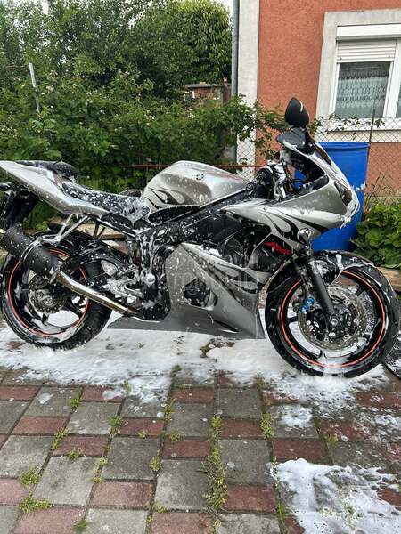 Yamaha R6