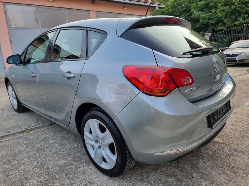 Opel Astra J 1.7CDTI PERFFEKTNA