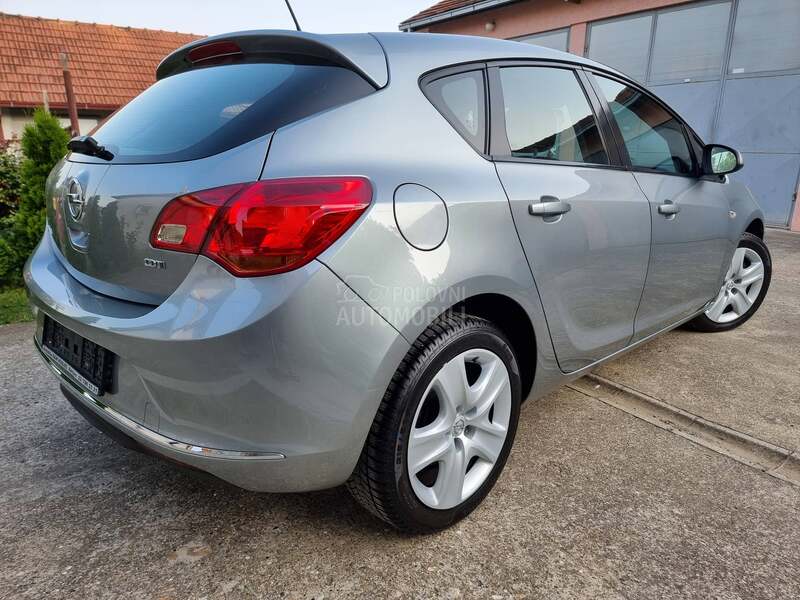 Opel Astra J 1.7CDTI PERFFEKTNA