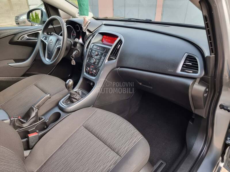 Opel Astra J 1.7CDTI PERFFEKTNA