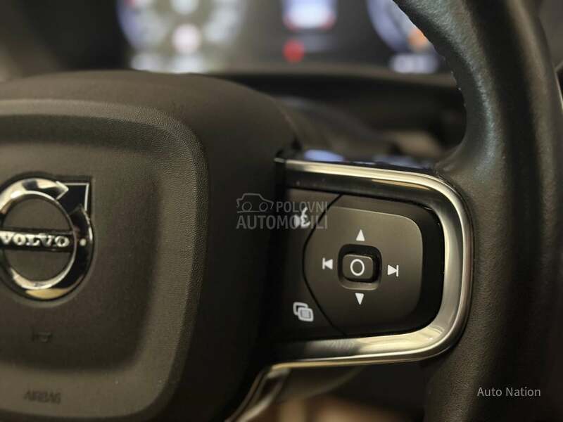 Volvo XC40 T3 Momentum Pro
