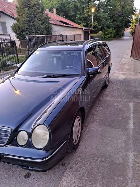 Mercedes Benz E 200 