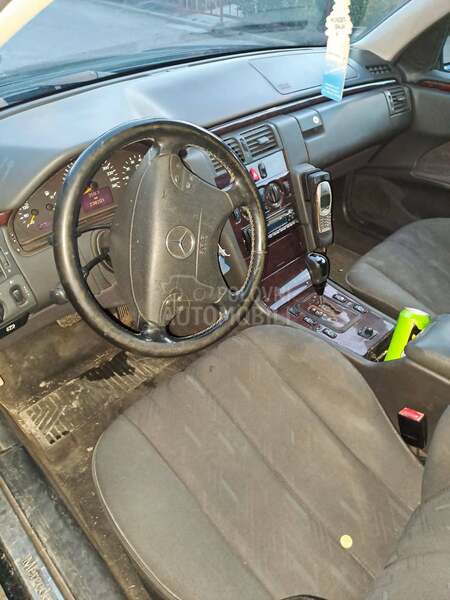 Mercedes Benz E 200 